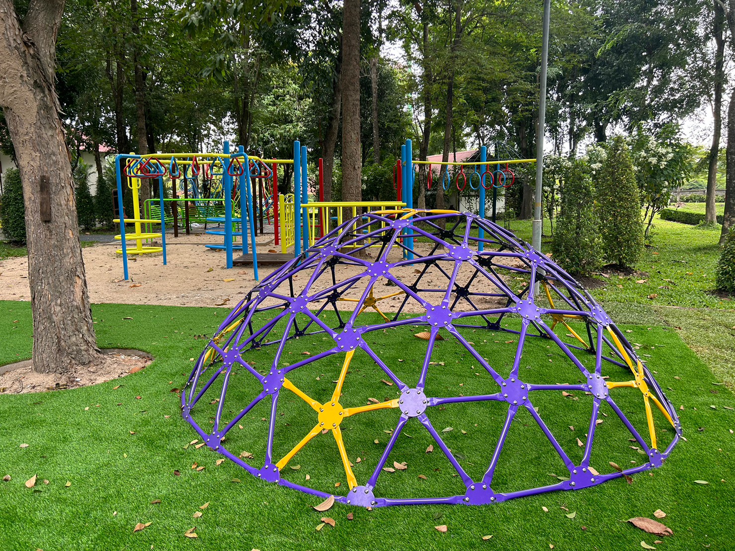 สนามเด็กโต 6–12